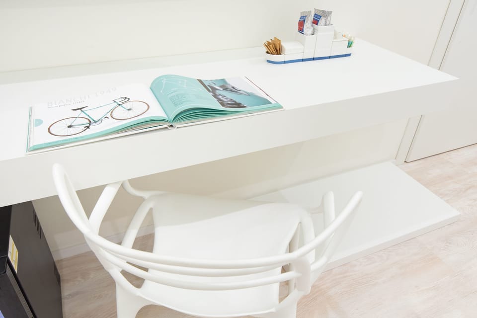 Deluxe Double Room, 1 Bedroom | In-room safe, desk, free WiFi, bed sheets