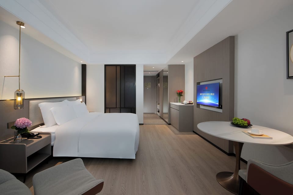 Comfort Single Room | In-room safe, desk, laptop workspace, iron/ironing board