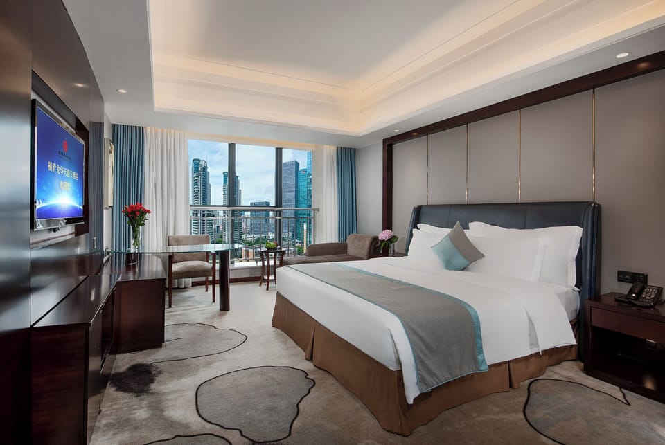 Executive Single Room | In-room safe, desk, laptop workspace, iron/ironing board