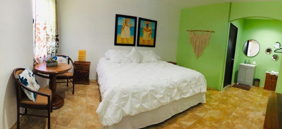 Premium Room, 1 King Bed, Pool View | WiFi (free), bed sheets