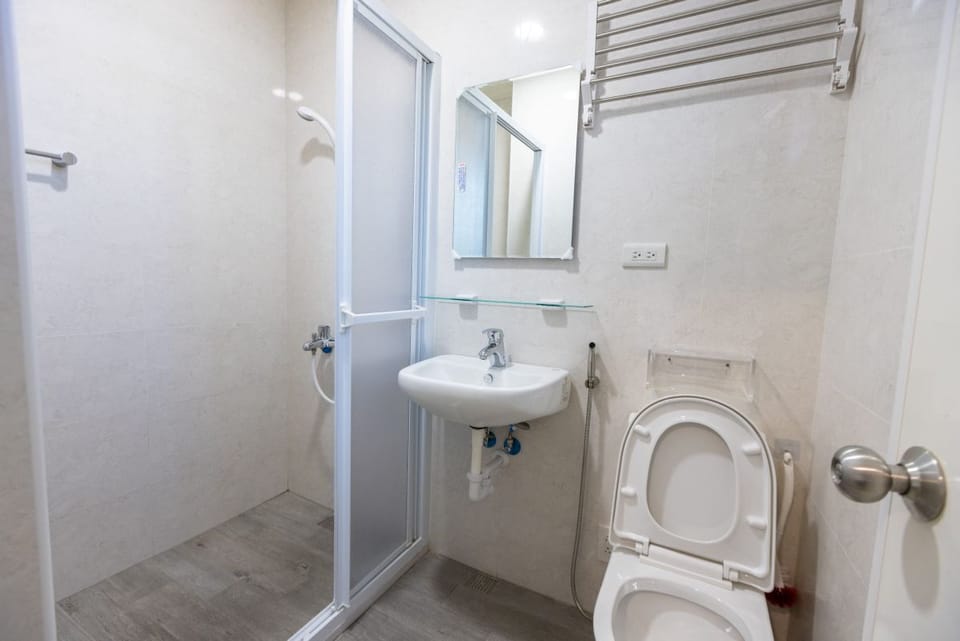Classic Quadruple Room, Mountain View | Bathroom | Free toiletries, hair dryer, towels, soap