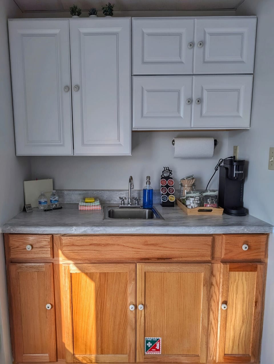 Small space, big convenience! Our modern kitchenette is fully equipped with a microwave, mini-fridge, and all the essential cookware for a quick and easy meal.