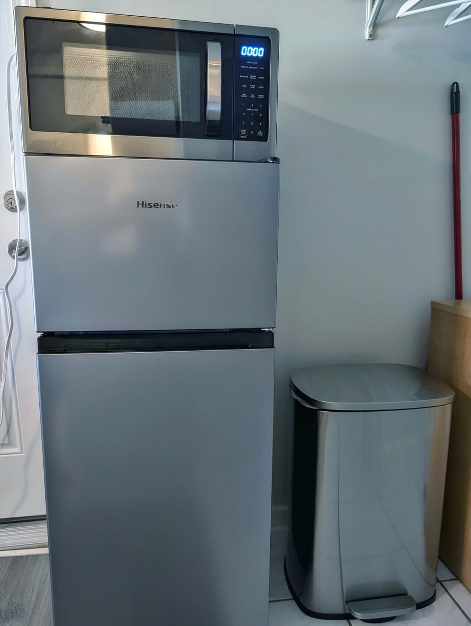 Small space, big convenience! Our modern kitchenette is fully equipped with a microwave, mini-fridge, and all the essential cookware for a quick and easy meal.