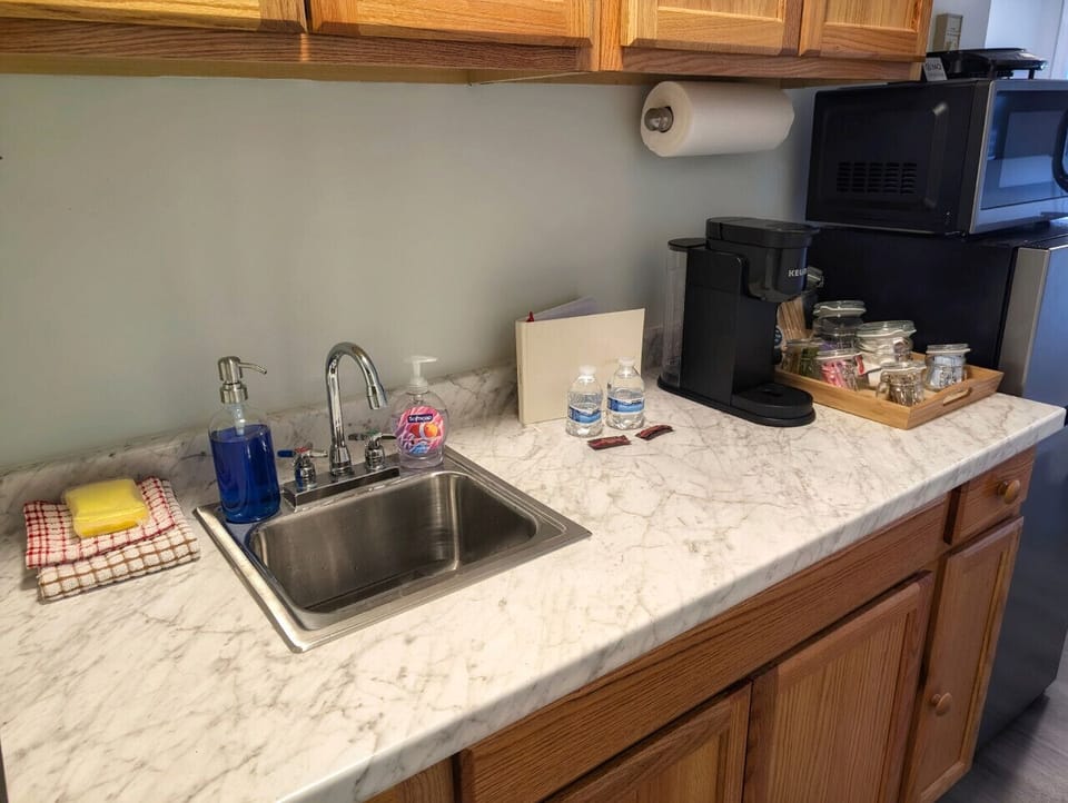 Small space, big convenience! Our modern kitchenette is fully equipped with a microwave, mini-fridge, and all the essential cookware for a quick and easy meal.