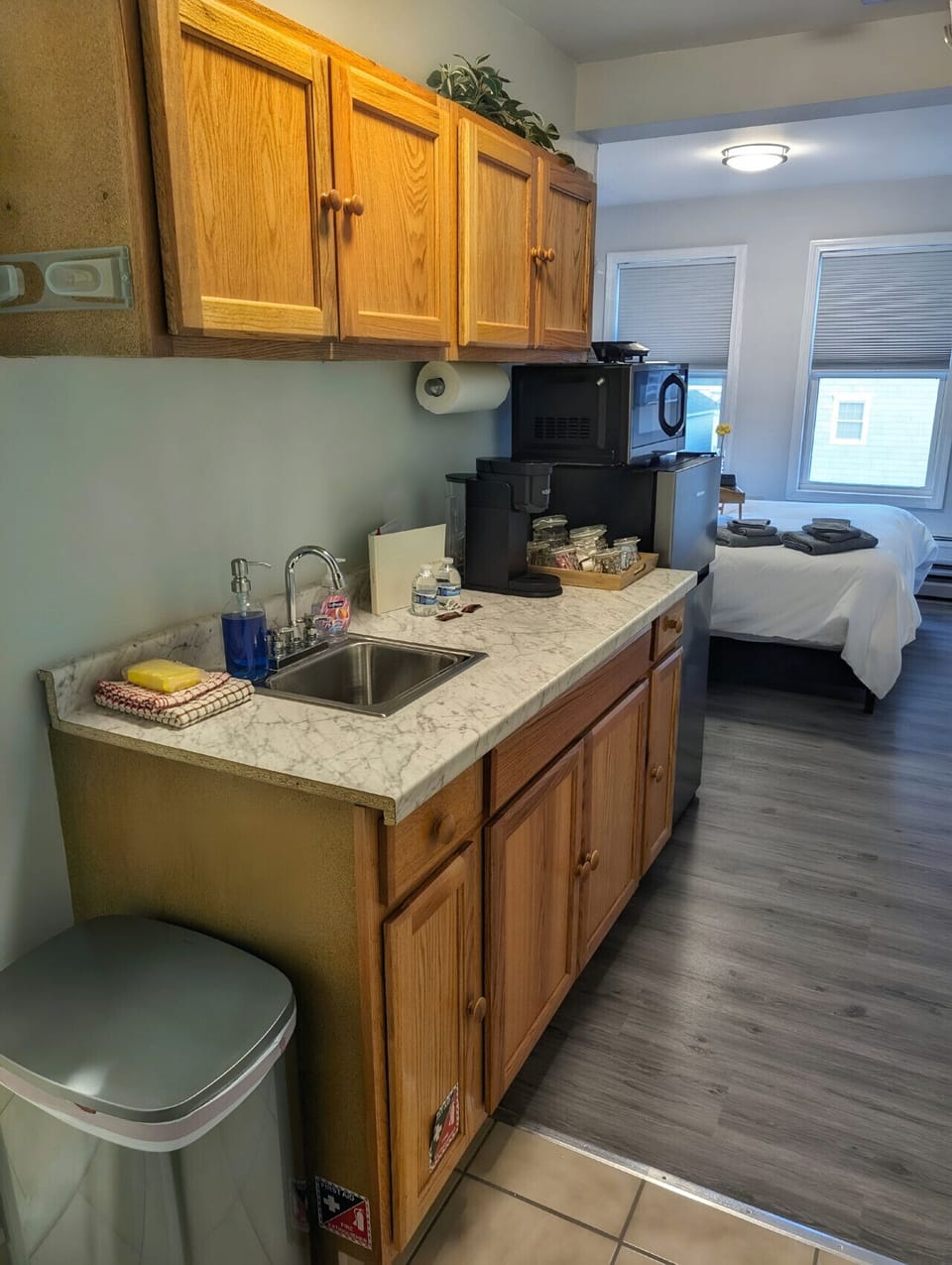 Small space, big convenience! Our modern kitchenette is fully equipped with a microwave, mini-fridge, and all the essential cookware for a quick and easy meal.