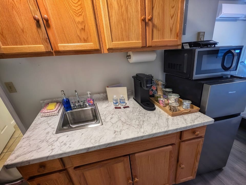 Small space, big convenience! Our modern kitchenette is fully equipped with a microwave, mini-fridge, and all the essential cookware for a quick and easy meal.