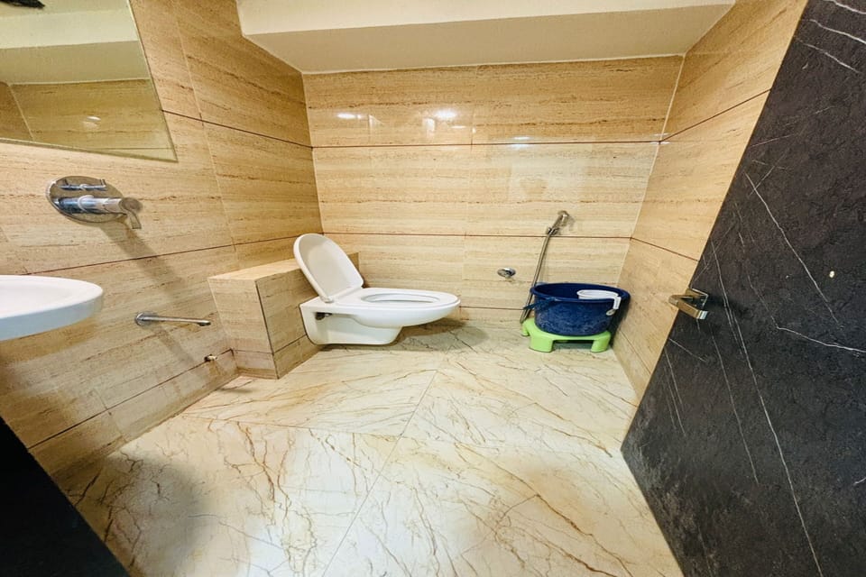Deluxe Triple Room | Bathroom | Shower, free toiletries, towels, soap