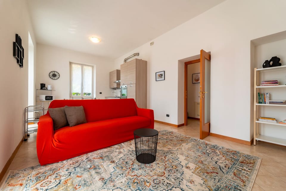 Apartment | Living area | 32-inch TV with digital channels