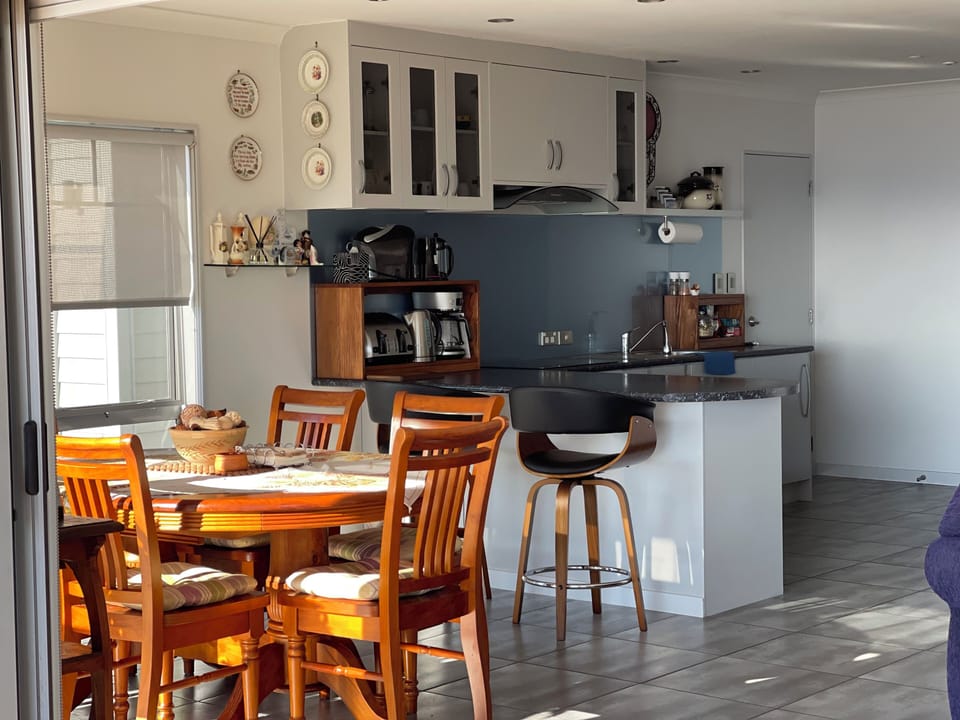 Kitchen & Dining