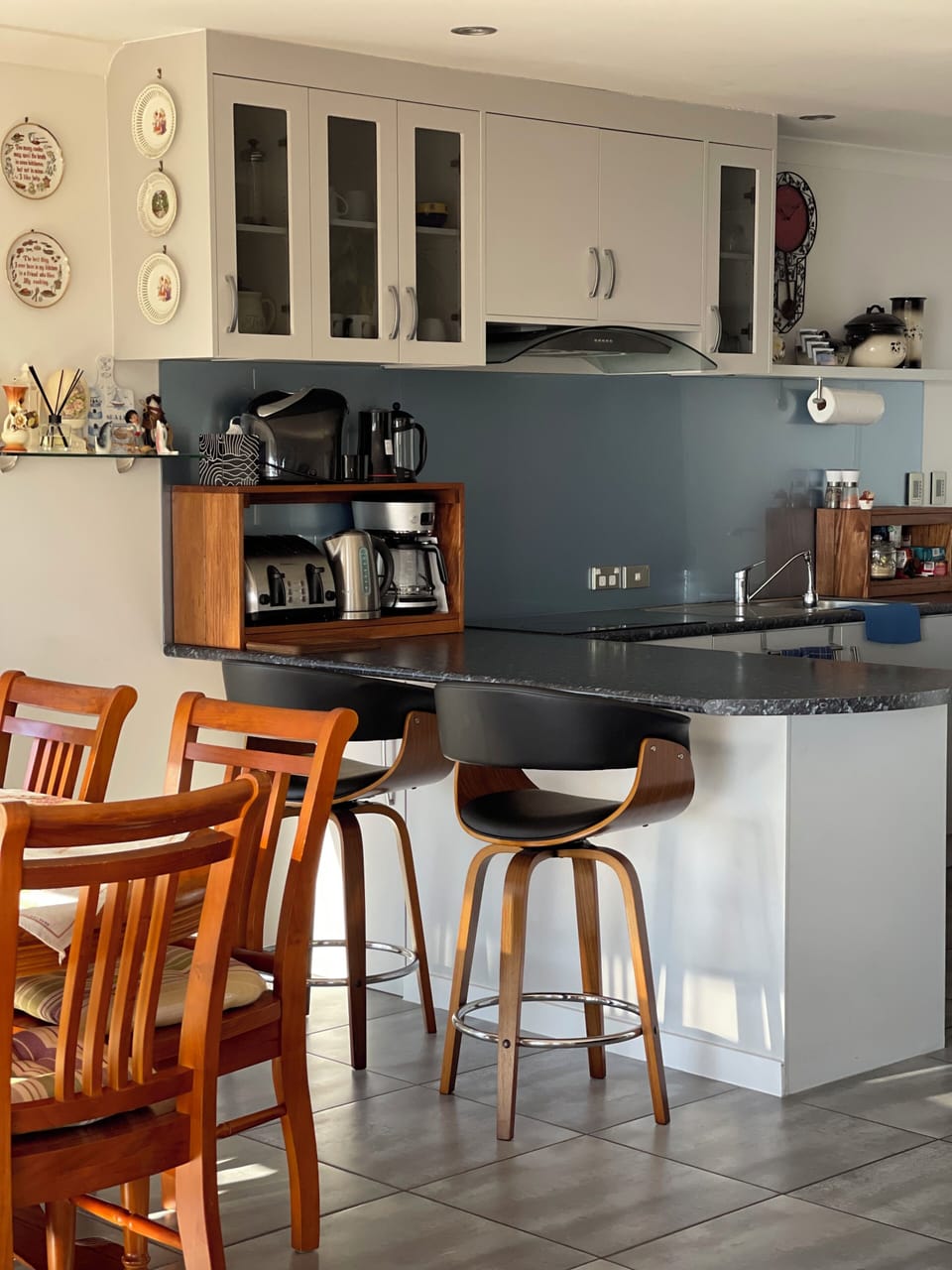 Kitchen & dining