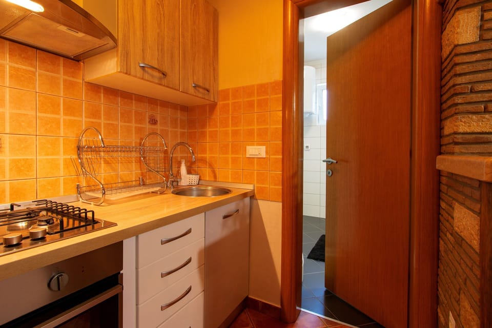 Studio | Private kitchen | Fridge, oven, stovetop, coffee/tea maker