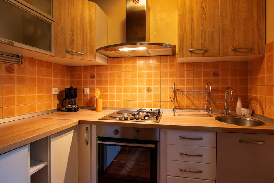 Studio | Private kitchen | Fridge, oven, stovetop, coffee/tea maker