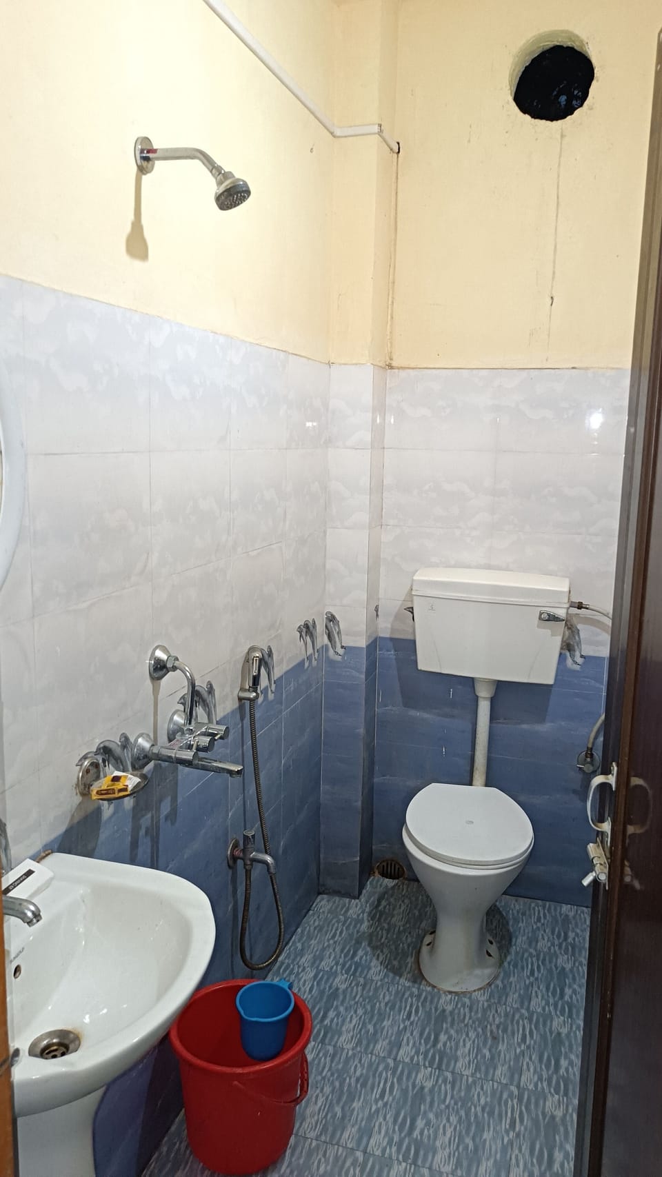 Deluxe Double Room | Bathroom amenities | Shower, rainfall showerhead, free toiletries, bidet