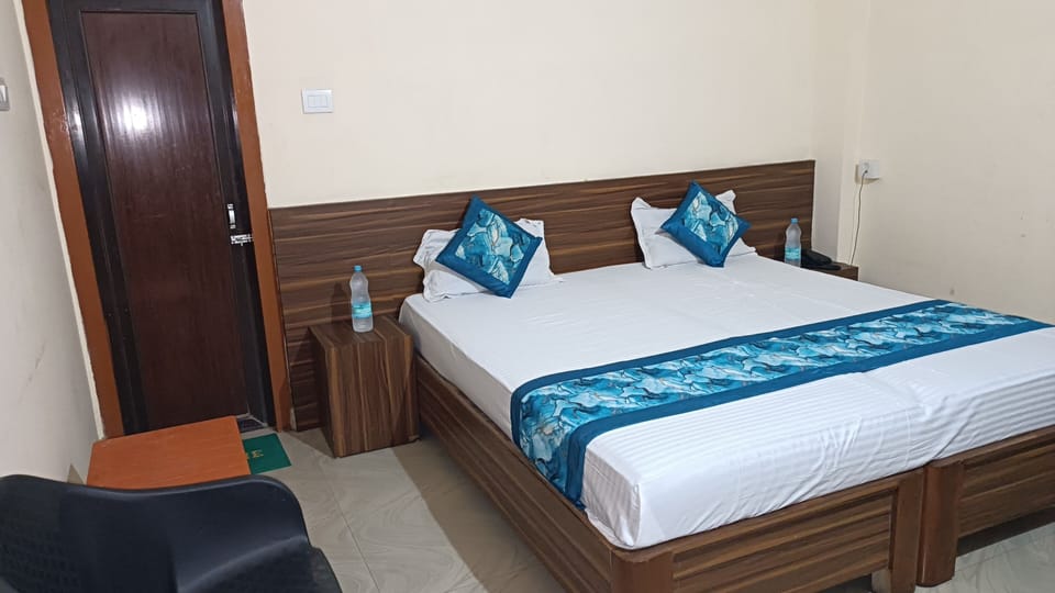 Standard Double Room | Free WiFi, bed sheets