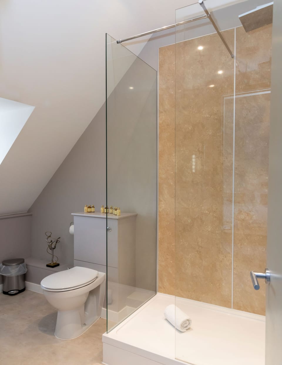 Family Quadruple Room | Bathroom | Shower, free toiletries, hair dryer, towels