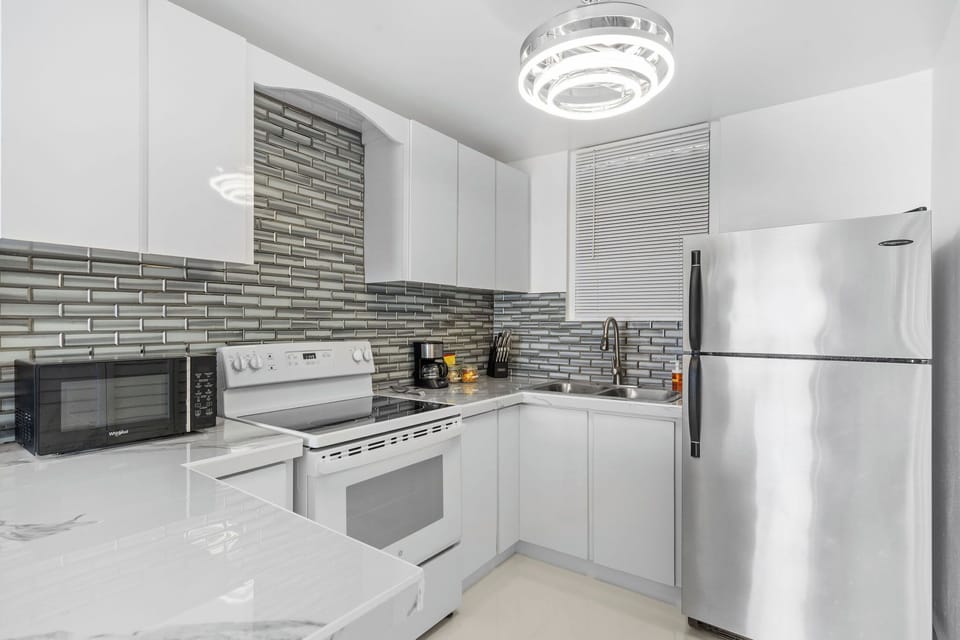 Fully equipped kitchen with all the amenities for meal prepping.