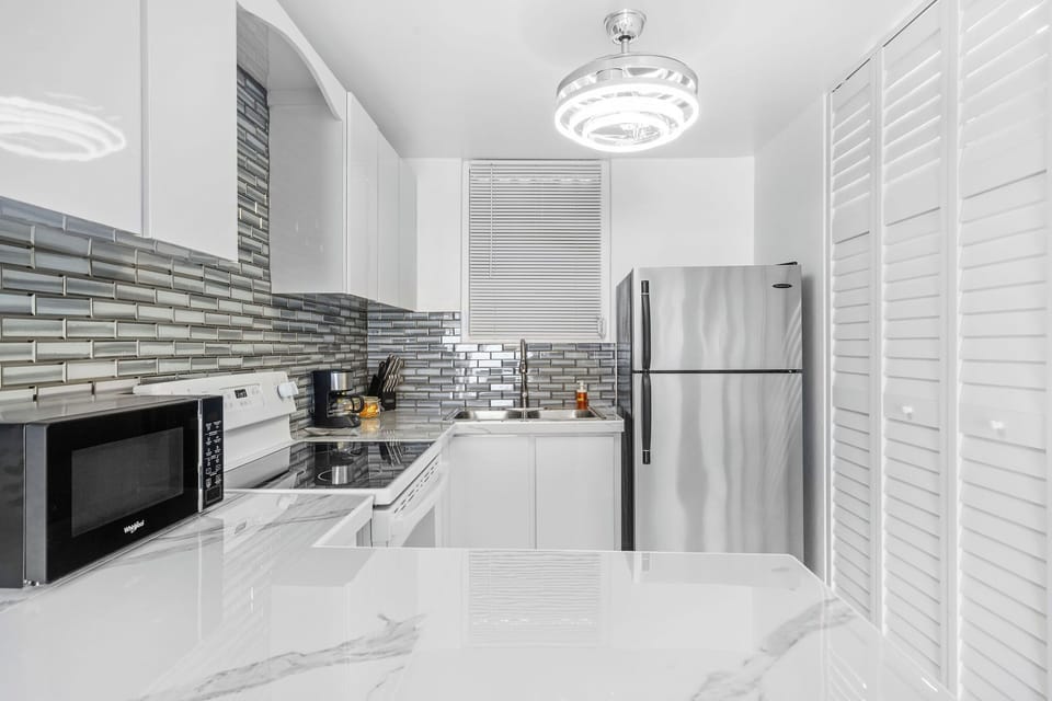 Fully equipped kitchen with all the amenities for meal prepping.