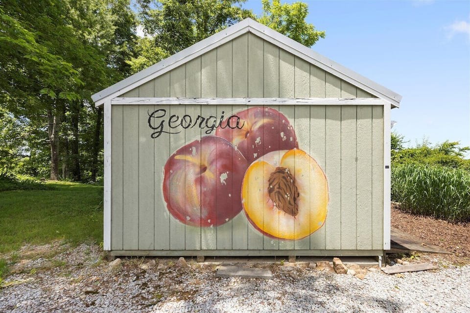 Peach Bluff Mural