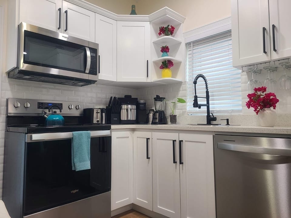 Full kitchen with all amenities