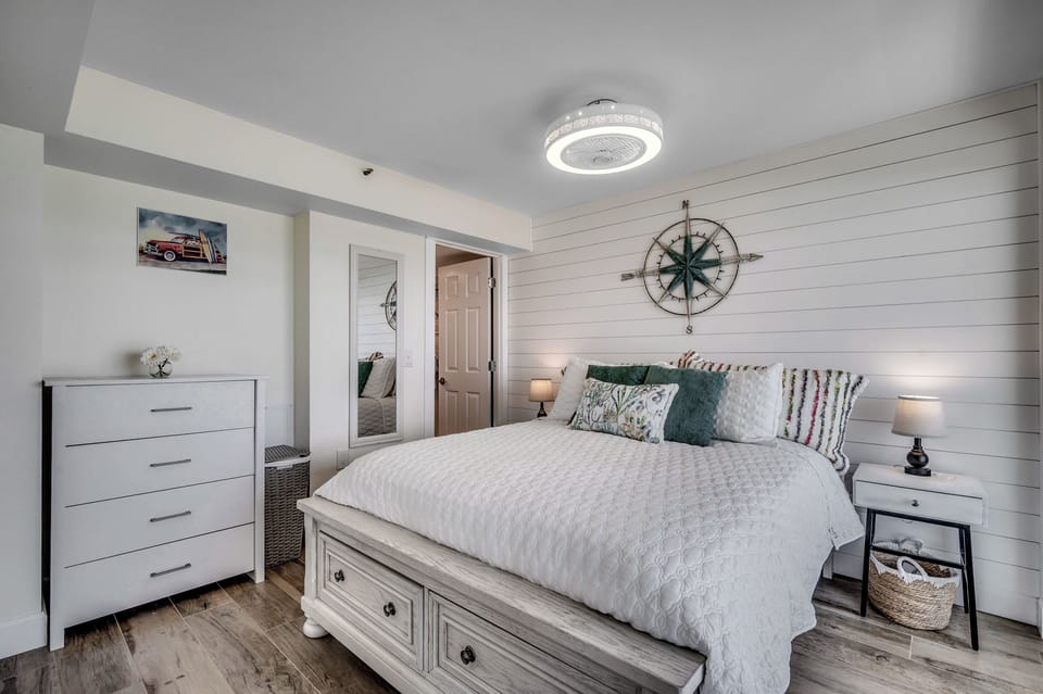 Queen bedroom with ensuite bathroom