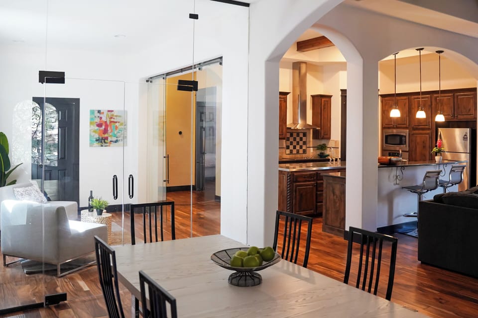 House (6 Bedrooms) | Interior
