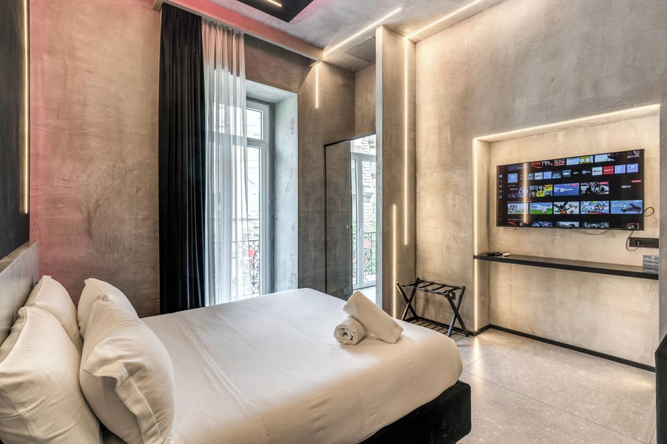 Studio Suite | Blackout drapes, soundproofing, iron/ironing board, WiFi (free)