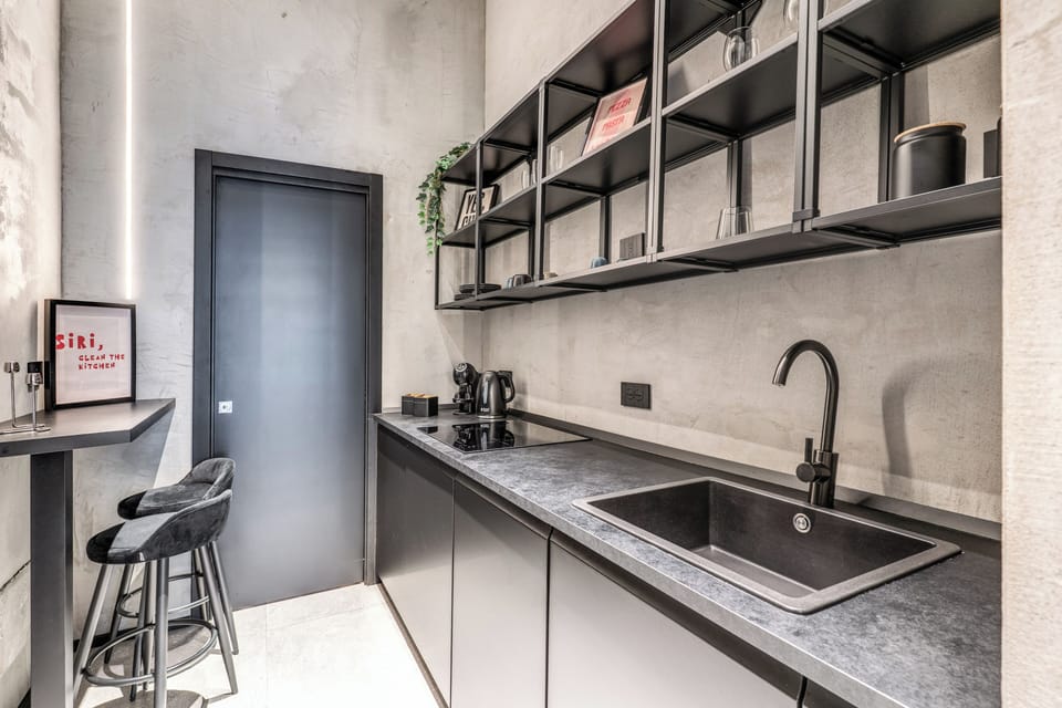 Studio Suite | Private kitchen | Mini-fridge, espresso maker, coffee/tea maker, electric kettle
