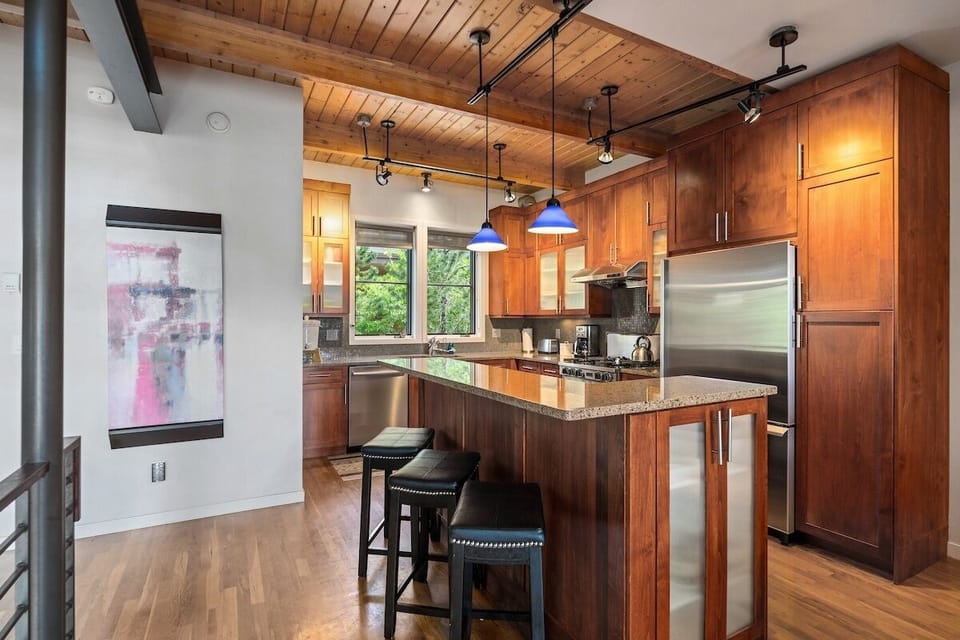 Townhome, 4 Bedrooms | Private kitchen | Coffee/tea maker, fridge, oven, toaster