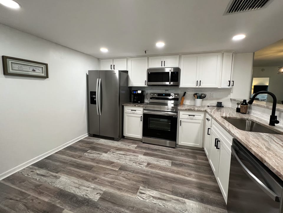 Beautiful stainless steel appliances and granite countertops in - Beautiful stainless steel appliances and granite countertops in the gourmet kitchen overlooking the dining room and living room.