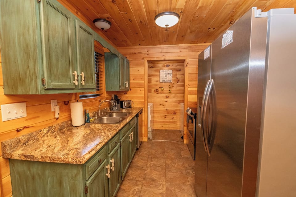 Bearman's Cabin's fully-equipped kitchen