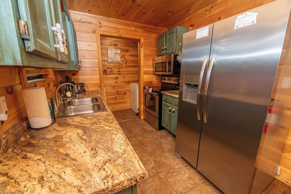 Bearman's Cabin's fully-equipped kitchen