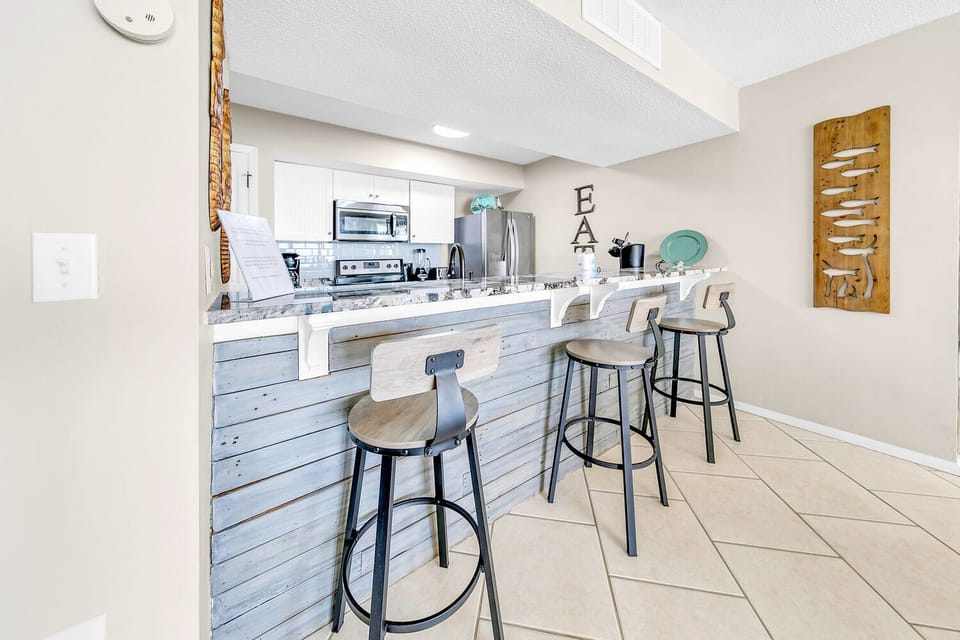 Eat-in bar seating