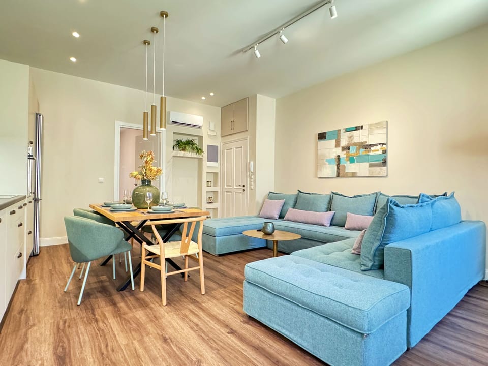 Comfort Apartment, City View | Living area