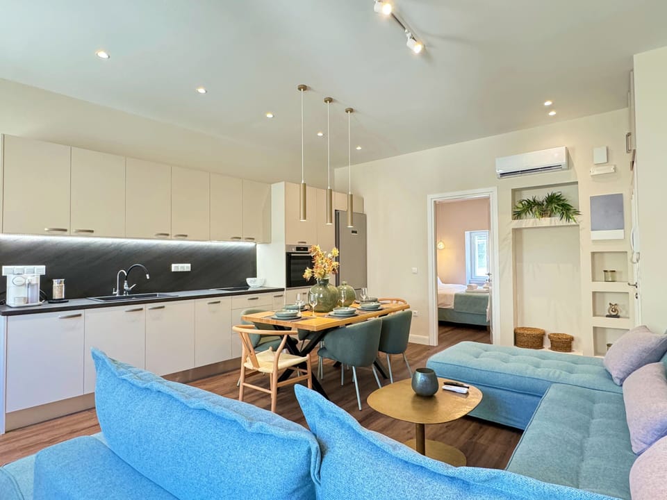 Comfort Apartment, City View | Living area