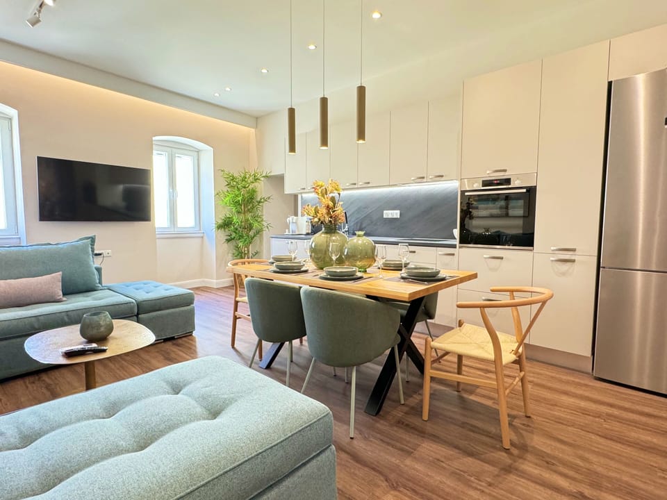 Comfort Apartment, City View | In-room dining
