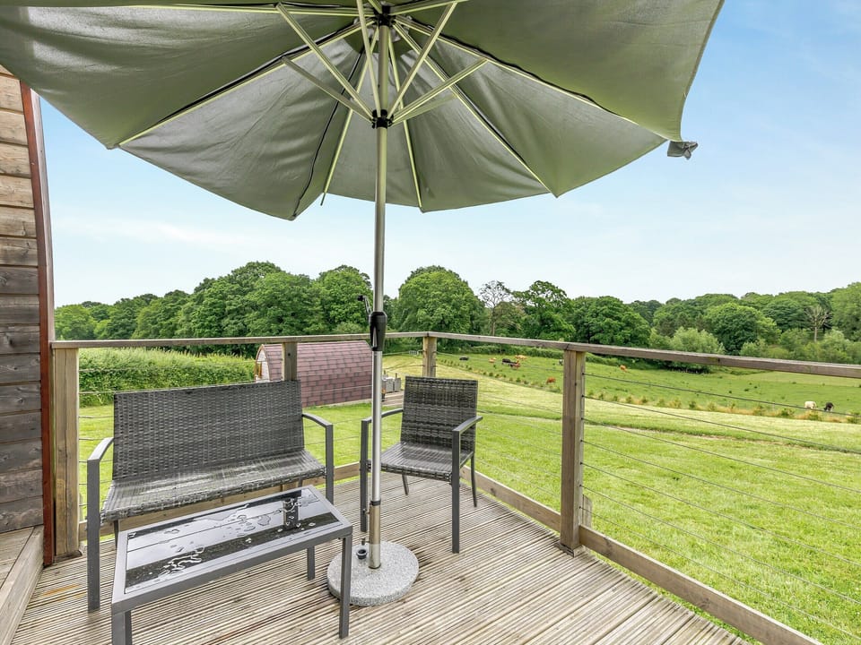 Sitting-out-area | Pod One - Darnells Luxury Glamping, Ross-on-Wye