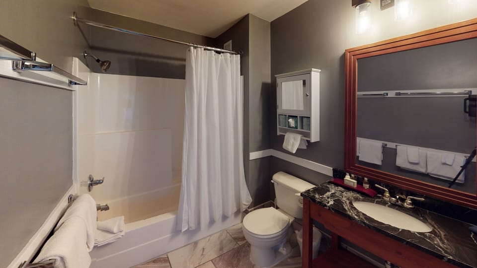Sink, Bathroom, Indoors, Toilet, Bathtub