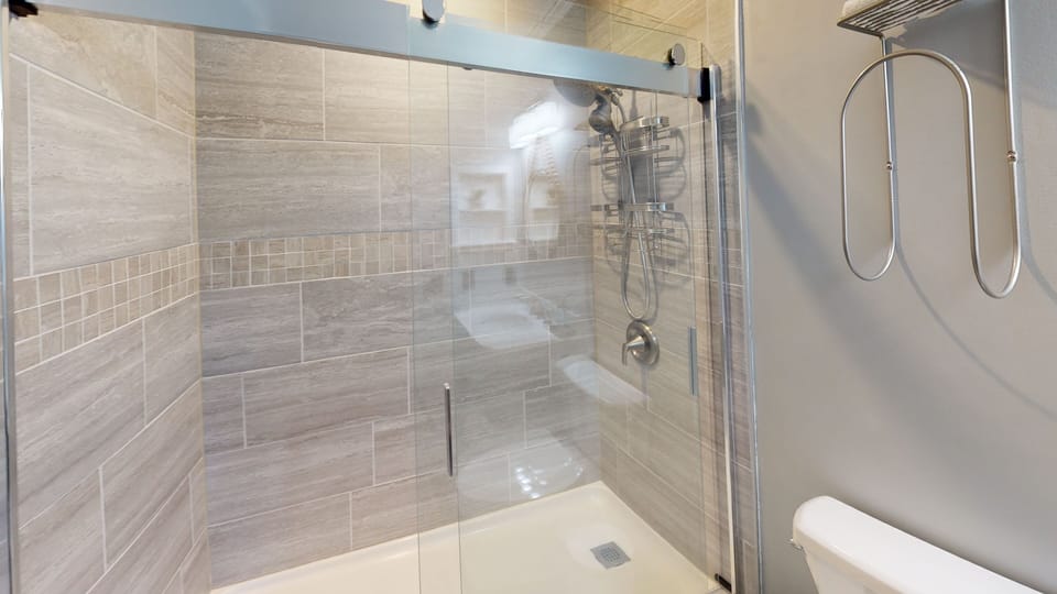 Indoors, Bathroom, Room, Bathtub, Tub