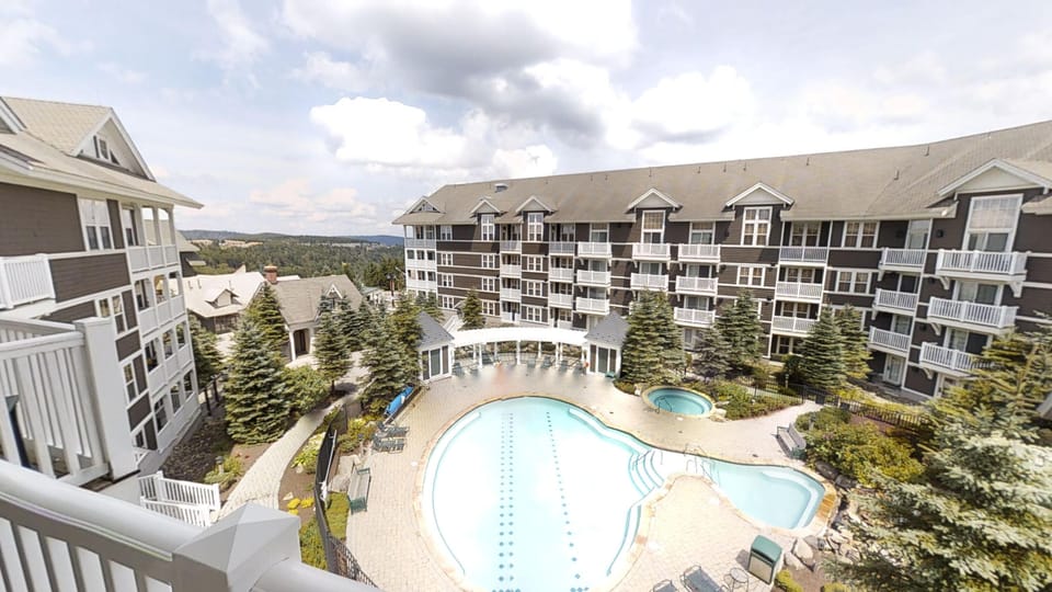 Pool, Water, Building, Swimming Pool, Outdoors