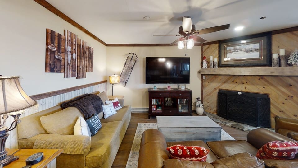 Indoors, Home Decor, Furniture, Living Room, Screen
