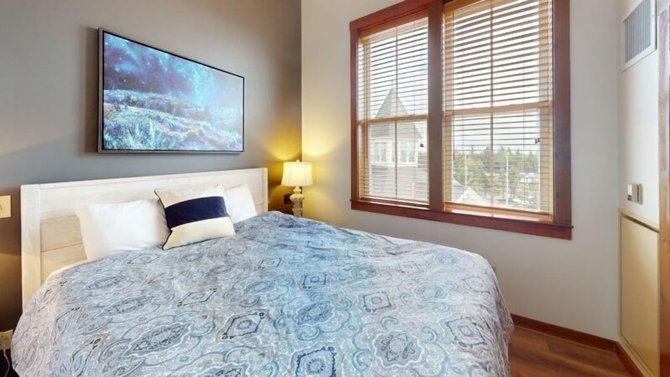 Indoors, Bed, Furniture, Home Decor, Screen