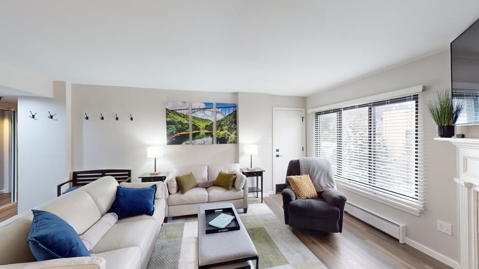 Home Decor, Furniture, Indoors, Living Room, Couch