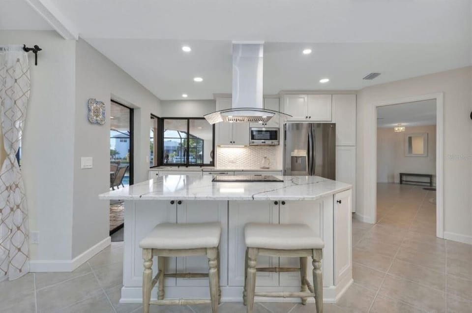 DREAM KITCHEN WITH BREAKFAST BAR