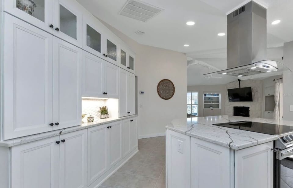 HUGE KITCHEN WITH CENTER ISLAND