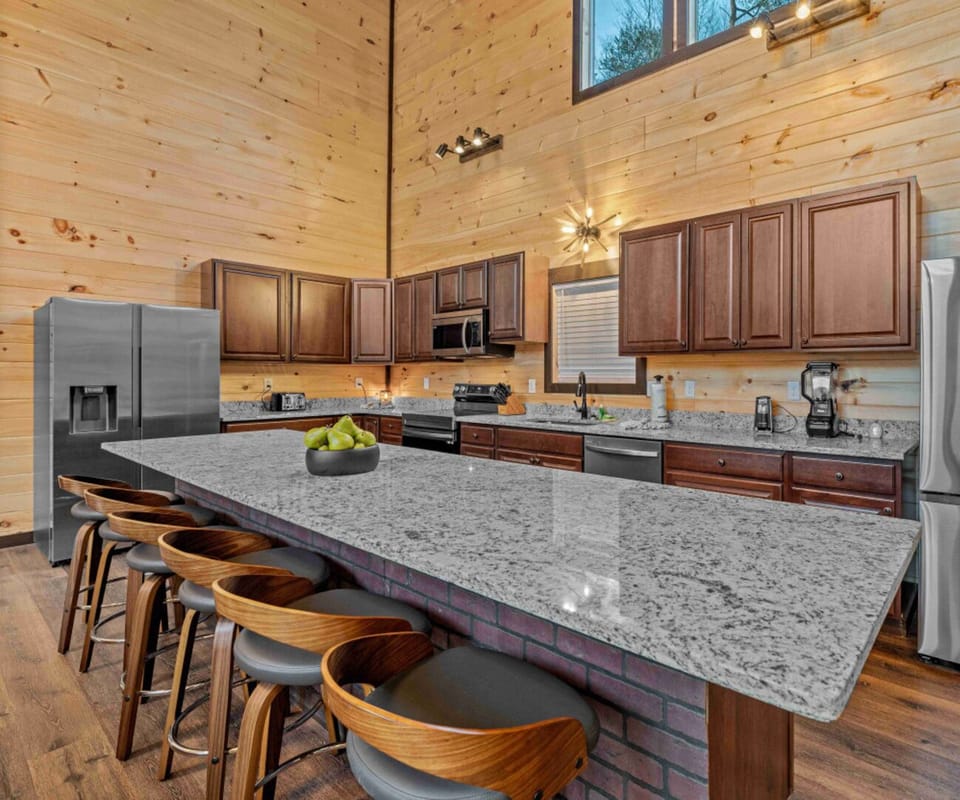 Luxury Cabin, Mountain View | Private kitchen | Fridge, microwave, oven, stovetop