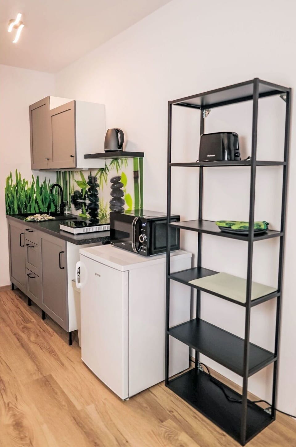 Cabinetry, Property, Building, Houseplant, Countertop, Lighting, Interior Design, Shelving, Shelf, Plant