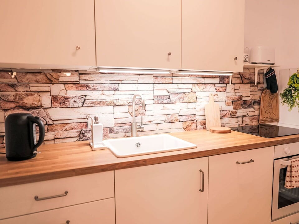 Brown, Cabinetry, Tap, Kitchen Sink, Countertop, Sink, Plumbing Fixture, Building, Kitchen, Wood