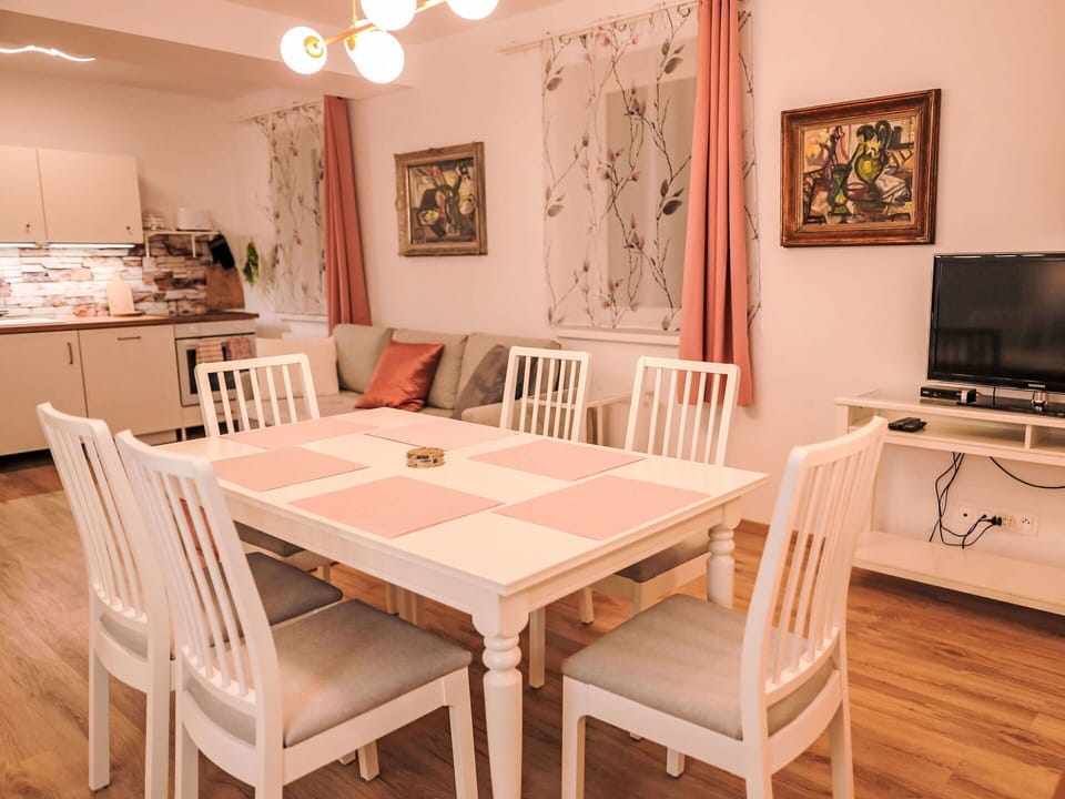 Furniture, Table, Picture Frame, Property, Wood, Lighting, Chair, Interior Design, Kitchen & Dining Room Table, Flooring