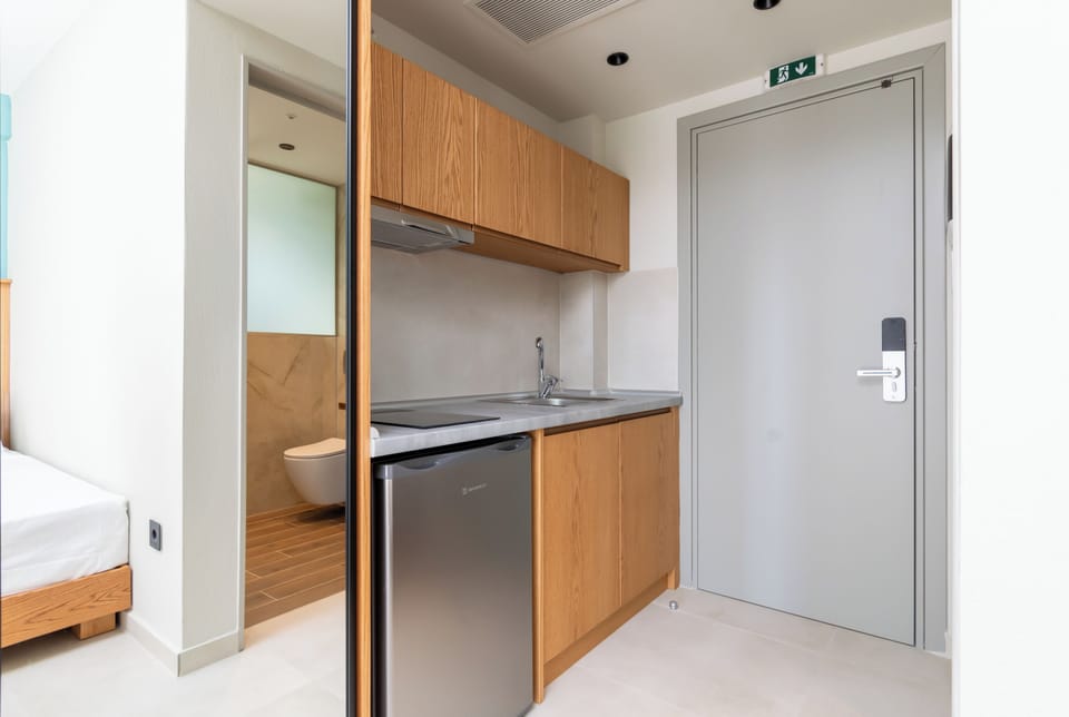 Junior Room, 2 Queen Beds, Patio | Private kitchen | Fridge, stovetop, espresso maker, electric kettle