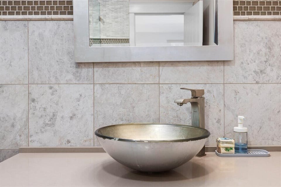 1st Floor Suite Bathroom